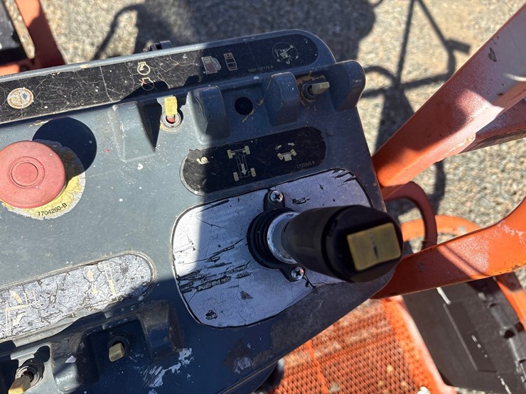 2013-jlg-m600jp-image-42