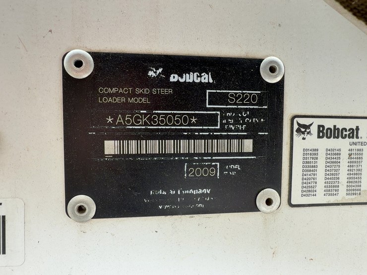 2009-bobcat-s220-image-21