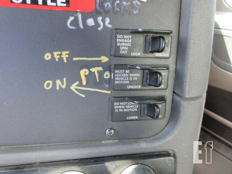 2013-freightliner-cascadia-125-image-10