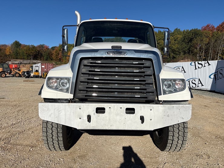 2015-freightliner-114sd-image-8