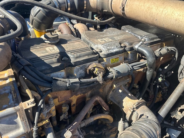 2011-caterpillar-c15-image-41