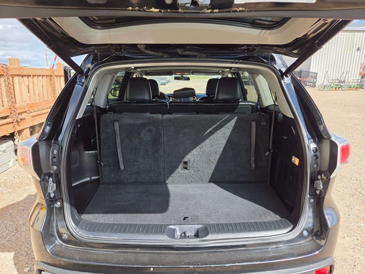 2015-toyota-highlander-xle-image-14