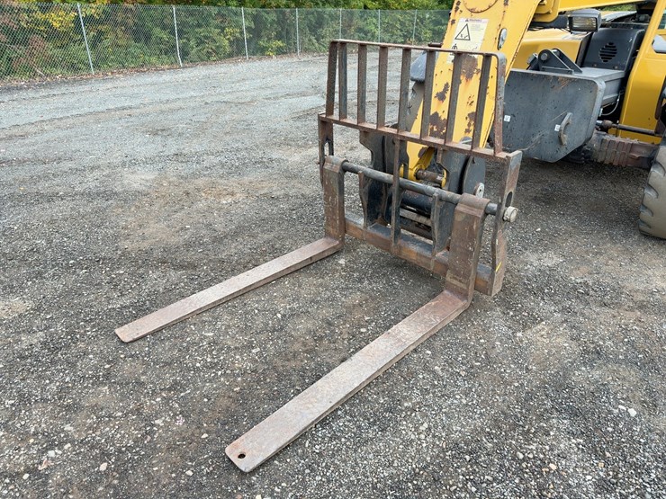 2011-caterpillar-tl943-image-9