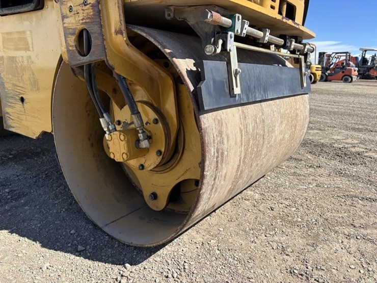 2013-caterpillar-cb22-image-10
