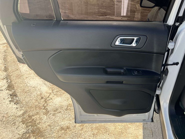 2017-ford-explorer-image-14
