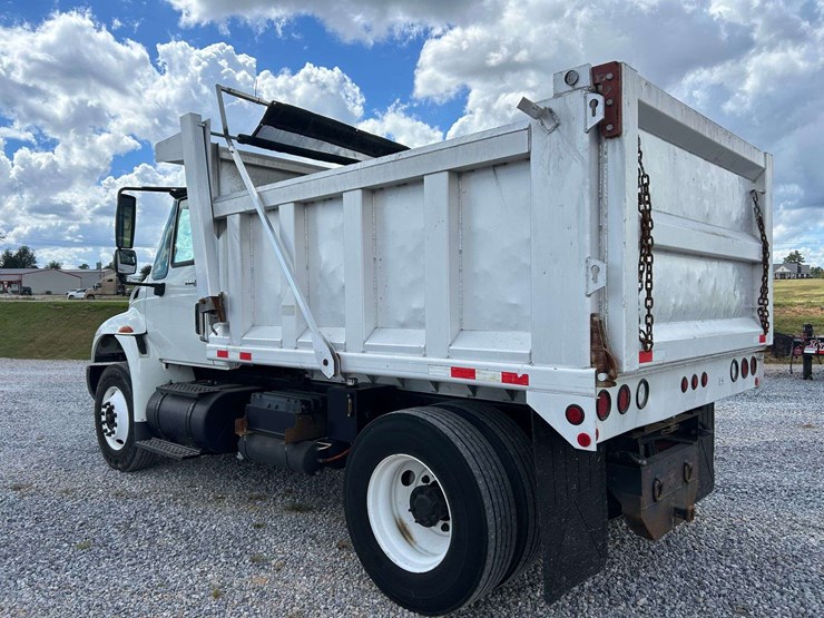 2009-international-durastar-4400-image-7