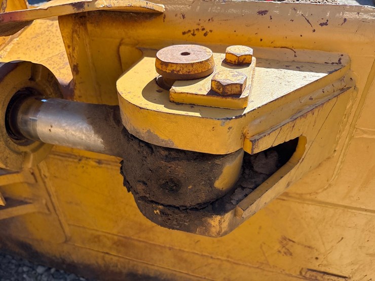 caterpillar-d5m-lgp-image-21