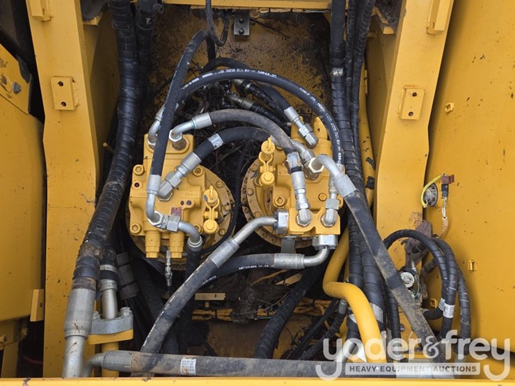 2020-caterpillar-352-image-56