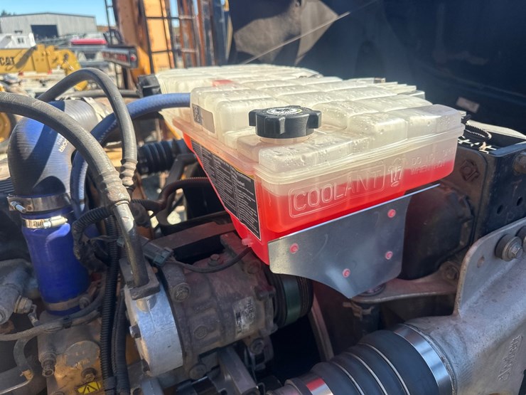 2011-caterpillar-c15-image-51