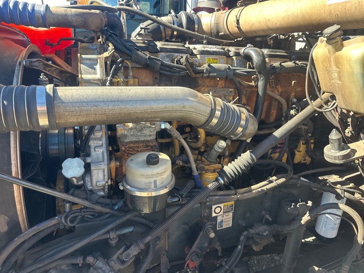2011-caterpillar-c15-image-40