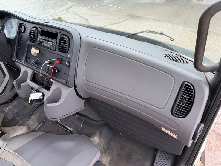 #1677-•-2012-freightliner-m2-cab-image-14