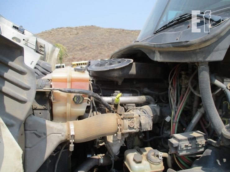 2012-freightliner-cascadia-113-image-6