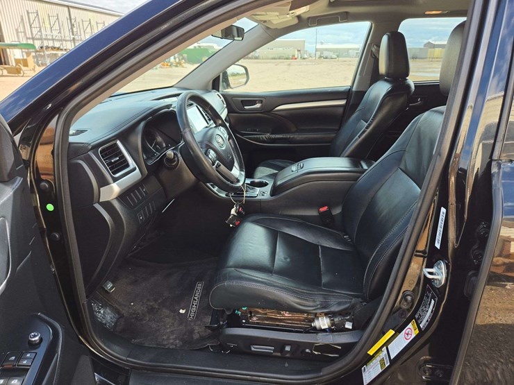 2015-toyota-highlander-xle-image-19