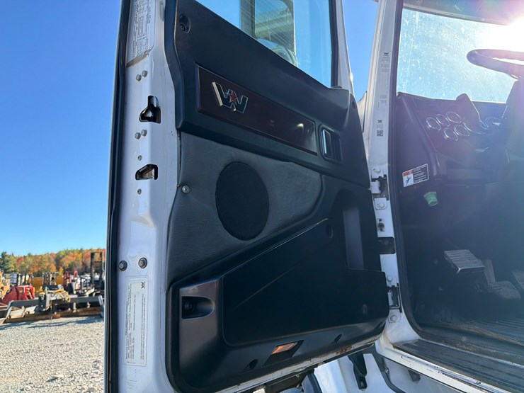 2018-western-star-4700-image-65