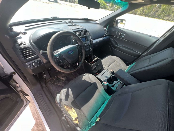 2016-ford-explorer-image-11