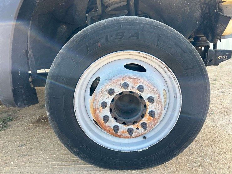 2015-ford-f550-image-44