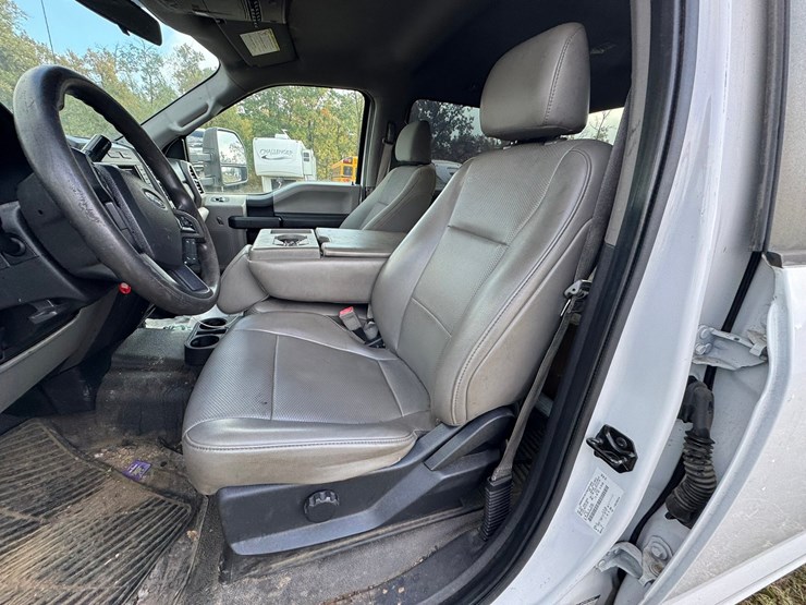 2019-ford-f350-xl-image-28