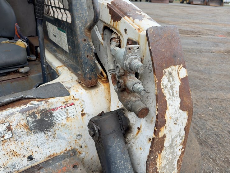 2006-bobcat-s300-image-10