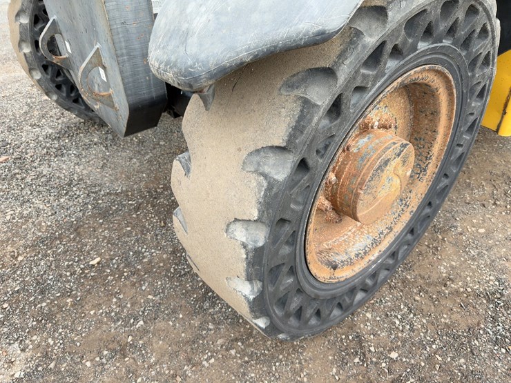 2011-caterpillar-tl943-image-13