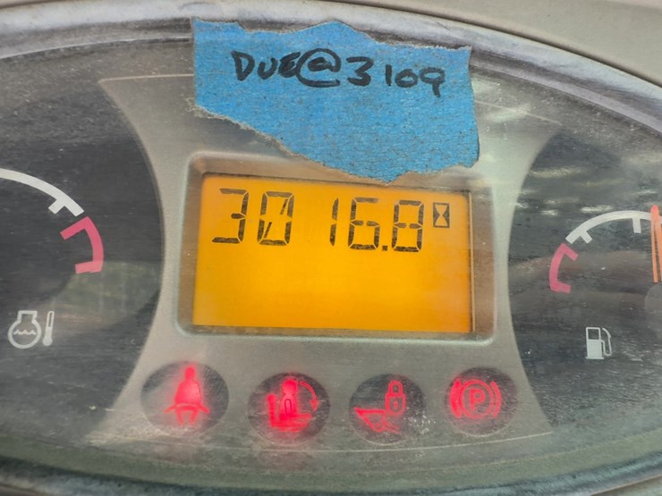 2010-bobcat-s220-image-19