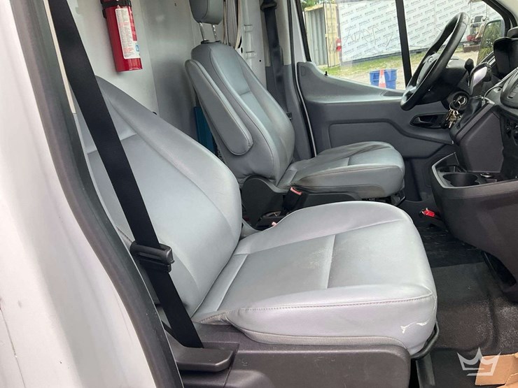 2015-ford-transit-image-18