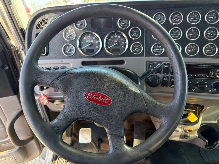 2019-peterbilt-367-image-64