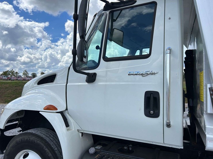 2009-international-durastar-4400-image-11