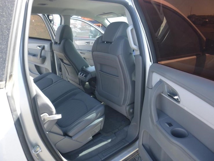 2017-chevrolet-traverse-image-8