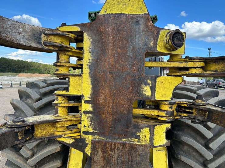 2017-deere-843l-image-22