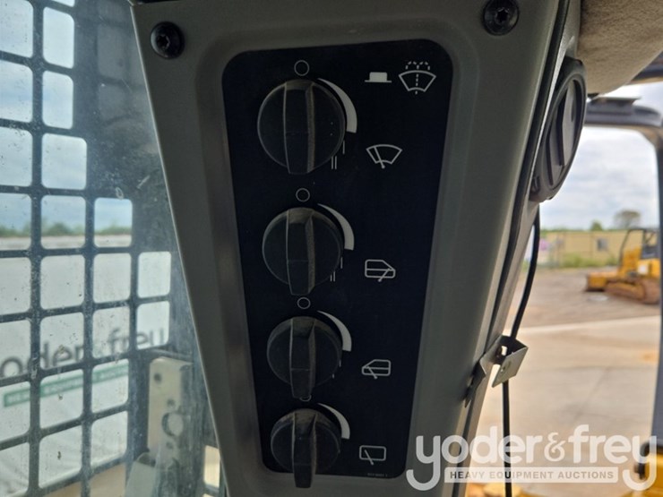 2021-caterpillar-d5-lgp-image-59
