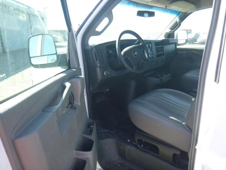 2016-chevrolet-express-2500-image-5