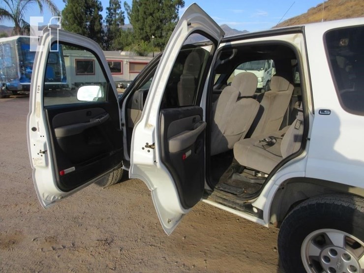 2001-chevrolet-tahoe-image-13