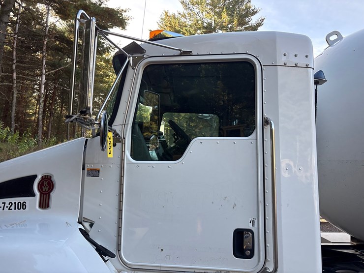 2013-kenworth-t370-image-12