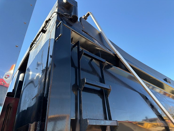 2019-peterbilt-367-image-14