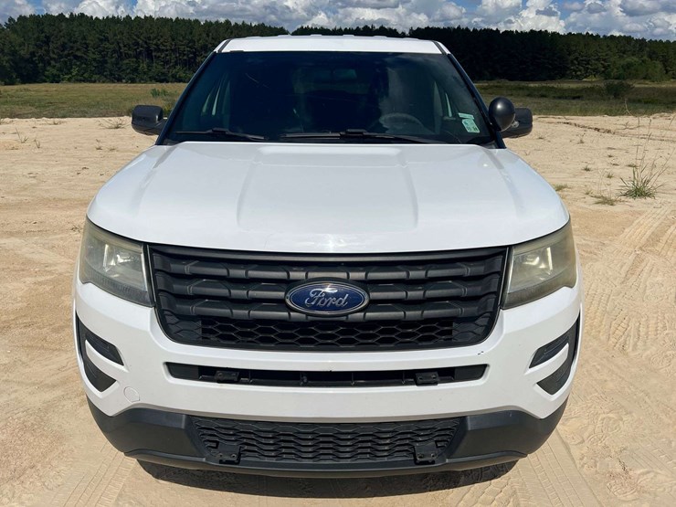 2016-ford-explorer-image-5