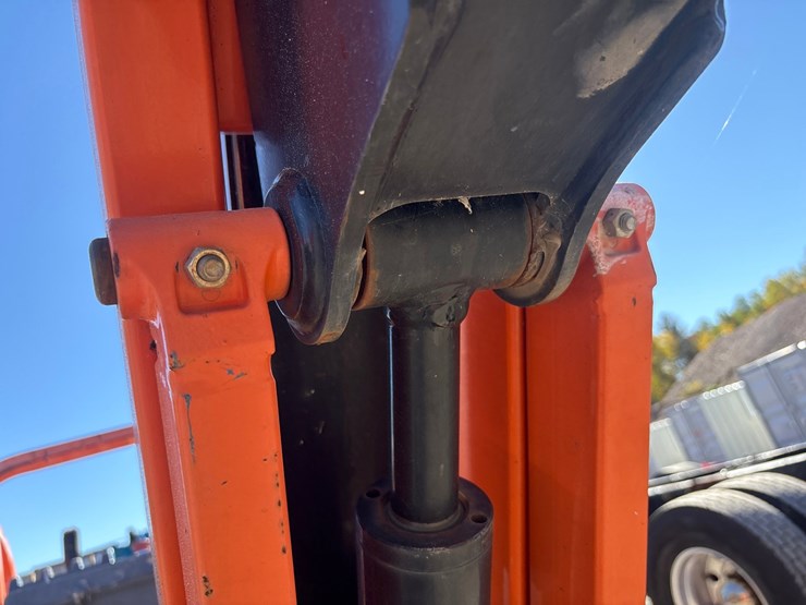2013-jlg-m600jp-image-31