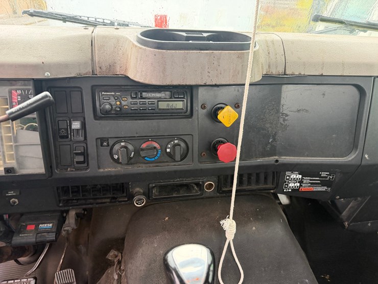 2000-international-8100-image-16