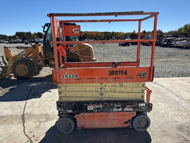 2017-jlg-1932r-image-6