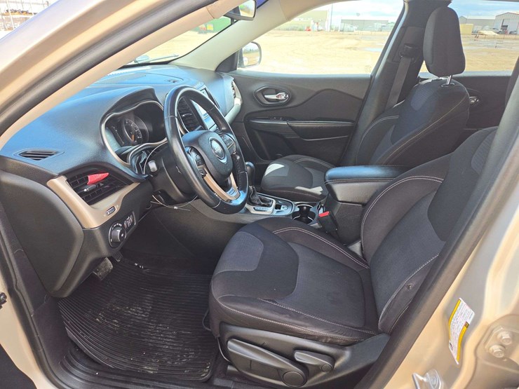 2015-jeep-cherokee-image-10