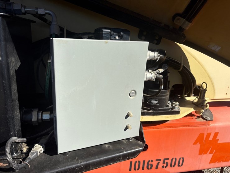 2013-jlg-m600jp-image-44