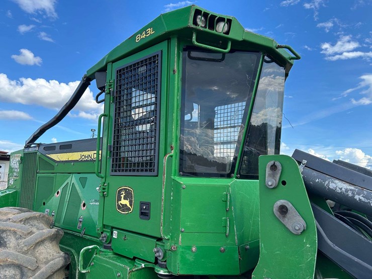 2017-deere-843l-image-26