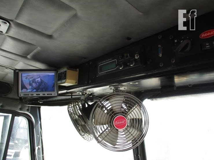 2009-peterbilt-320-image-13