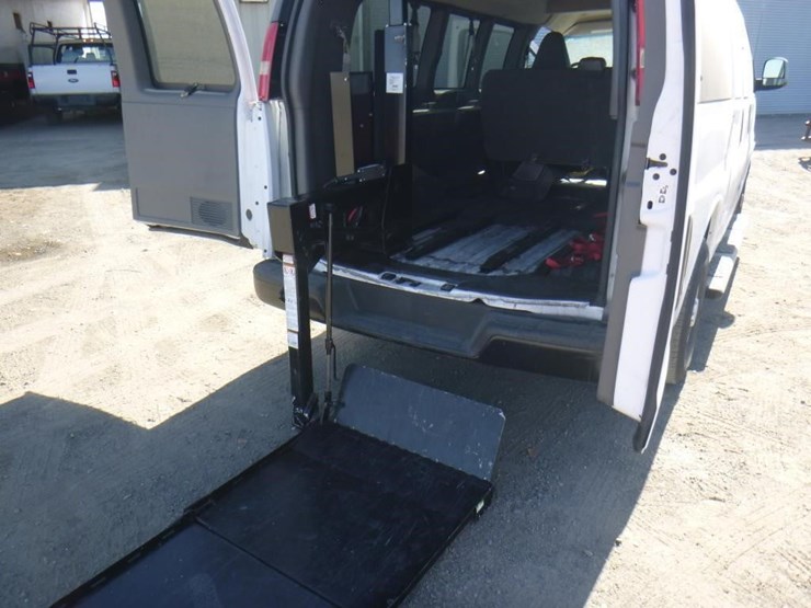2016-chevrolet-express-2500-image-8