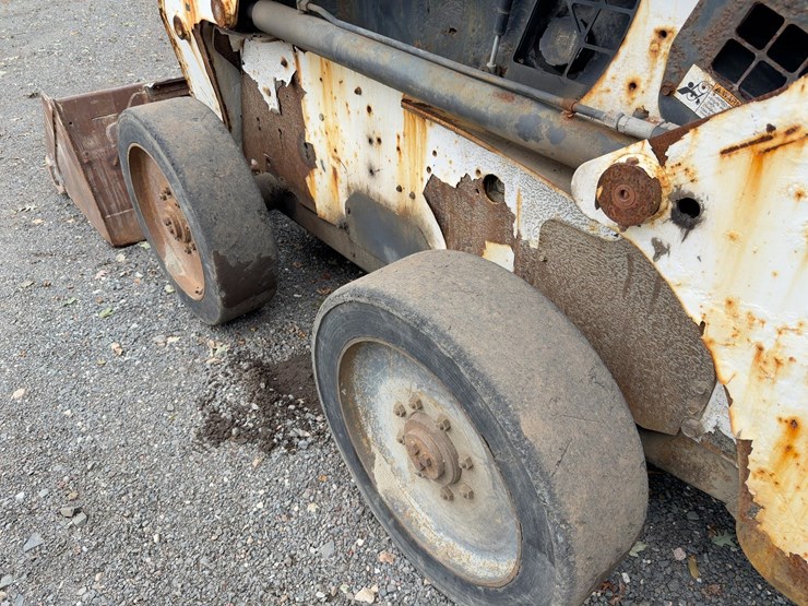 2009-bobcat-s220-image-13