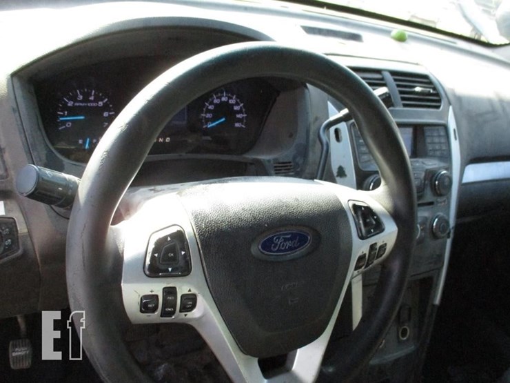 2015-ford-explorer-image-11