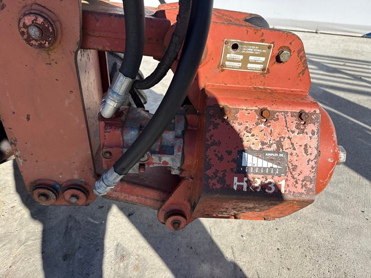 ditch-witch-350sx-image-36