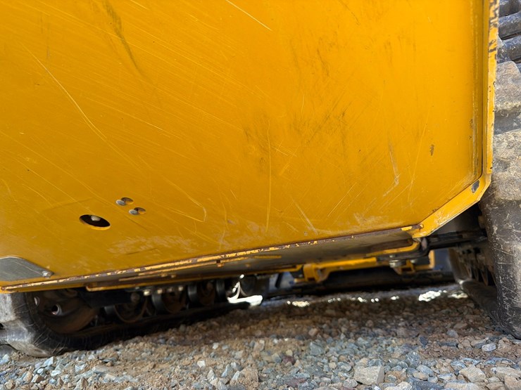 2018-deere-323d-image-61