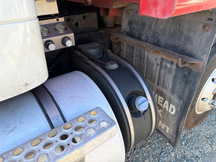 2016-kenworth-t880-image-17