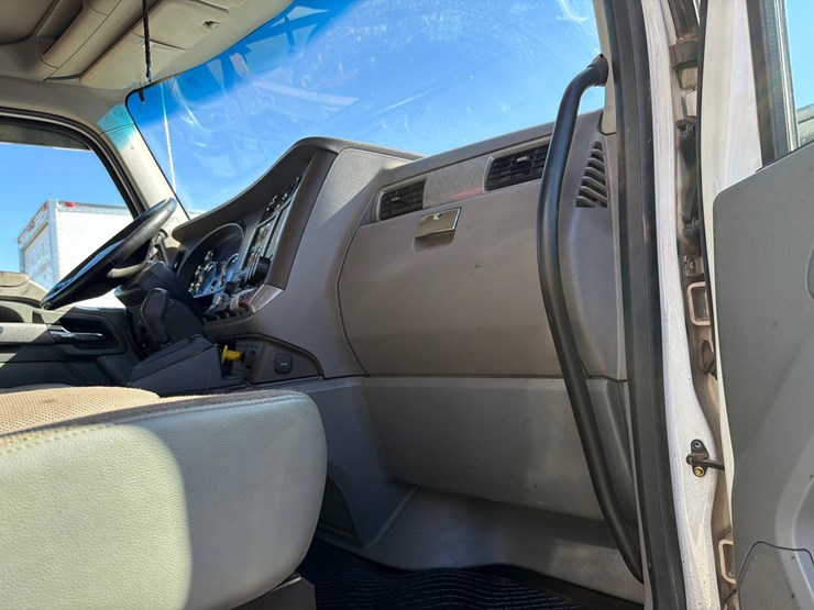 2016-kenworth-t880-image-79