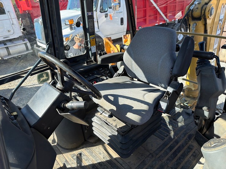 2005-deere-310sg-image-60